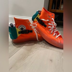 9.0 Converse clip ons. Iridescent orange